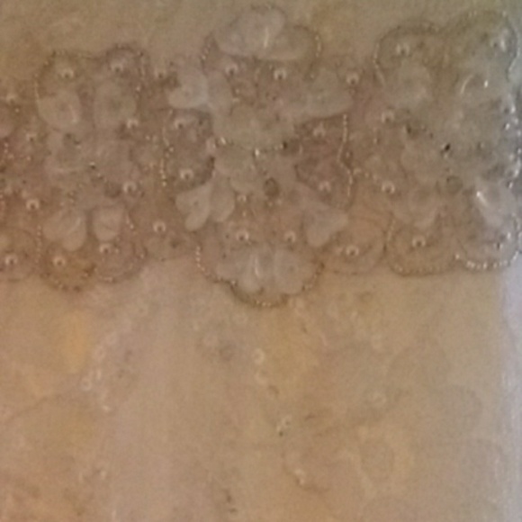 NEW Wedding dress (worn only for this photo) - Picture 7 of 7